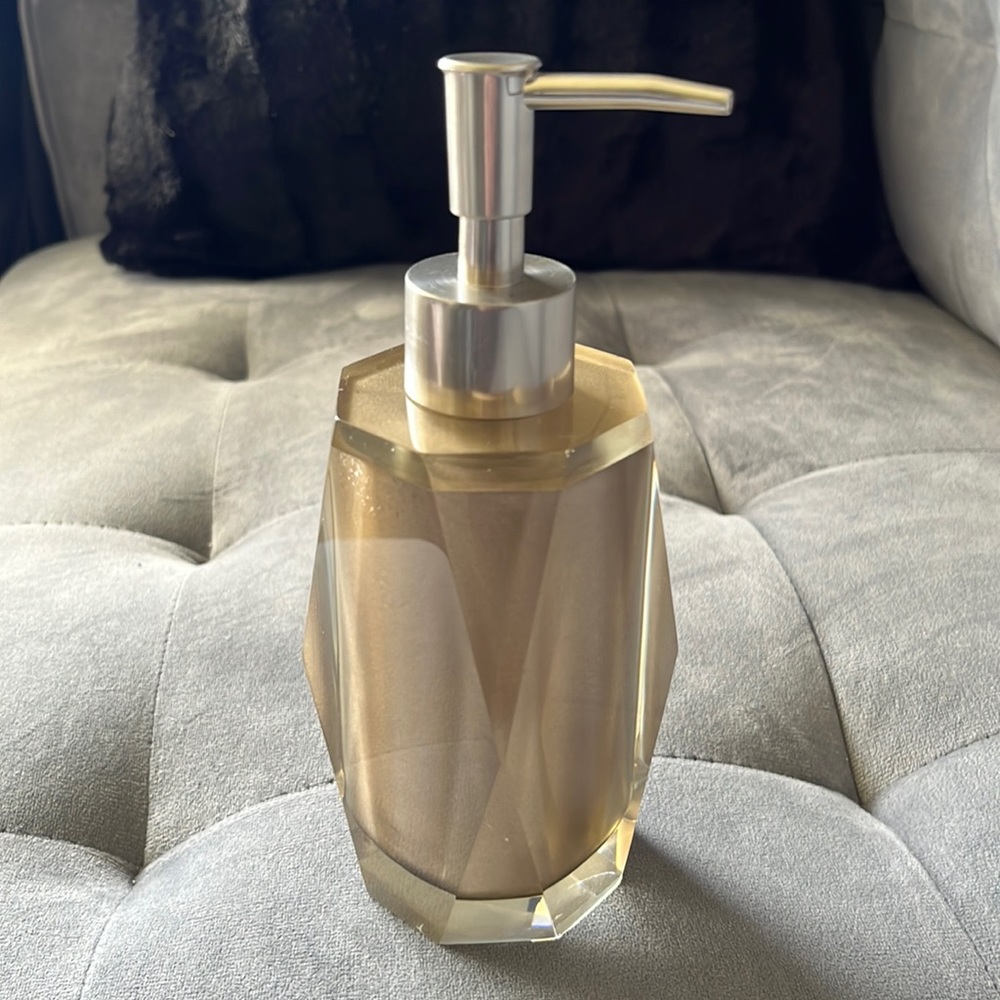 Soap dispenser